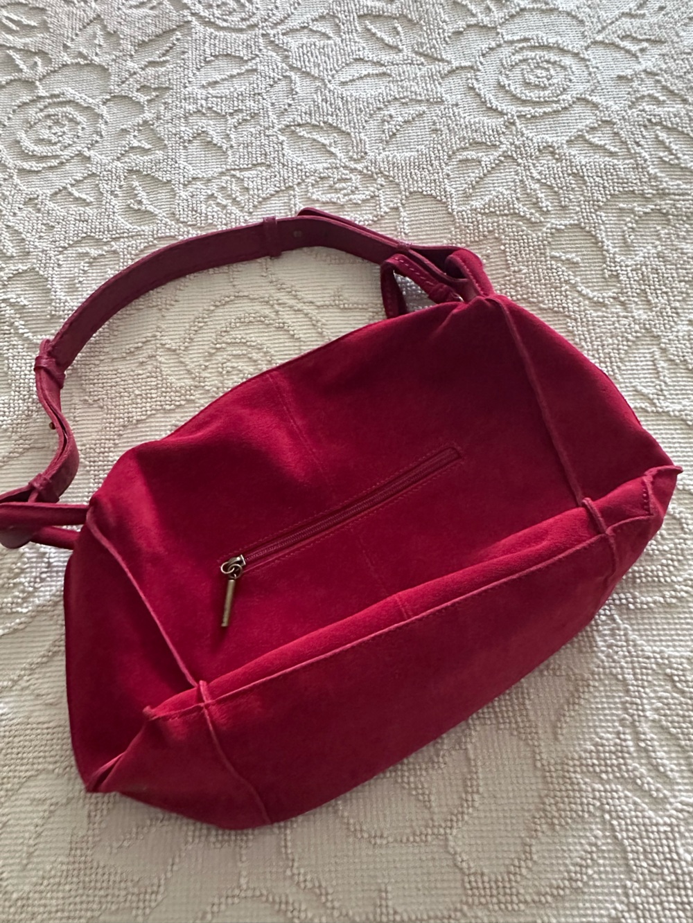 The Sak Los Feliz Hobo Bag Scarlet Red Suede Fall Ready 2026 - Picture 5 of 10